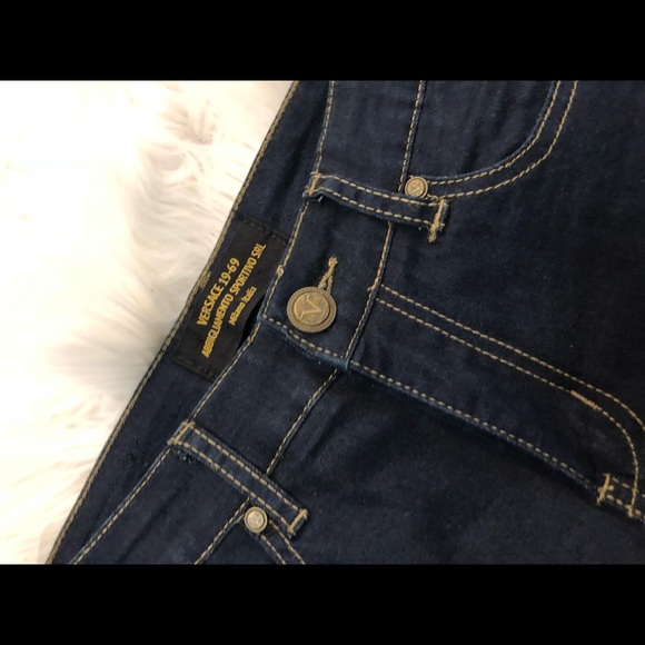 Versace 1969 - Picture 4 of 5